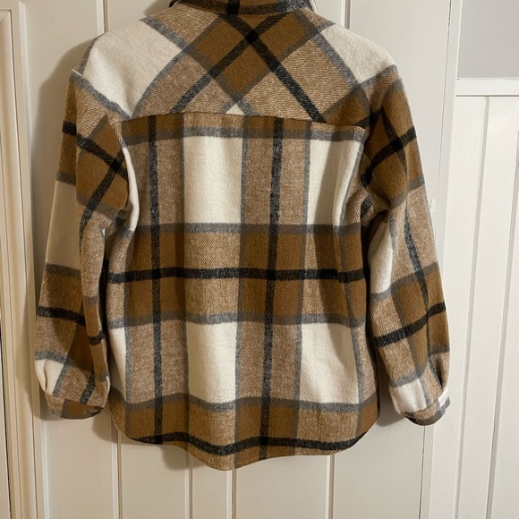 Shacket - Picture 3 of 3